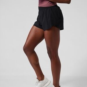 Athleta Hustle short 3”